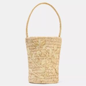 ZARA Straw Bag with Floral Embroidery in Light Beige. Brand new!